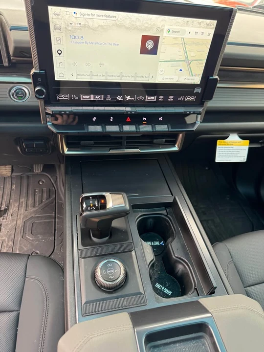 2024 GMC Hummer EV - Image 14 of 21
