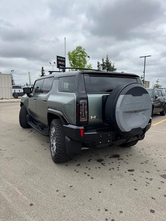 2024 GMC Hummer EV - Image 7 of 21