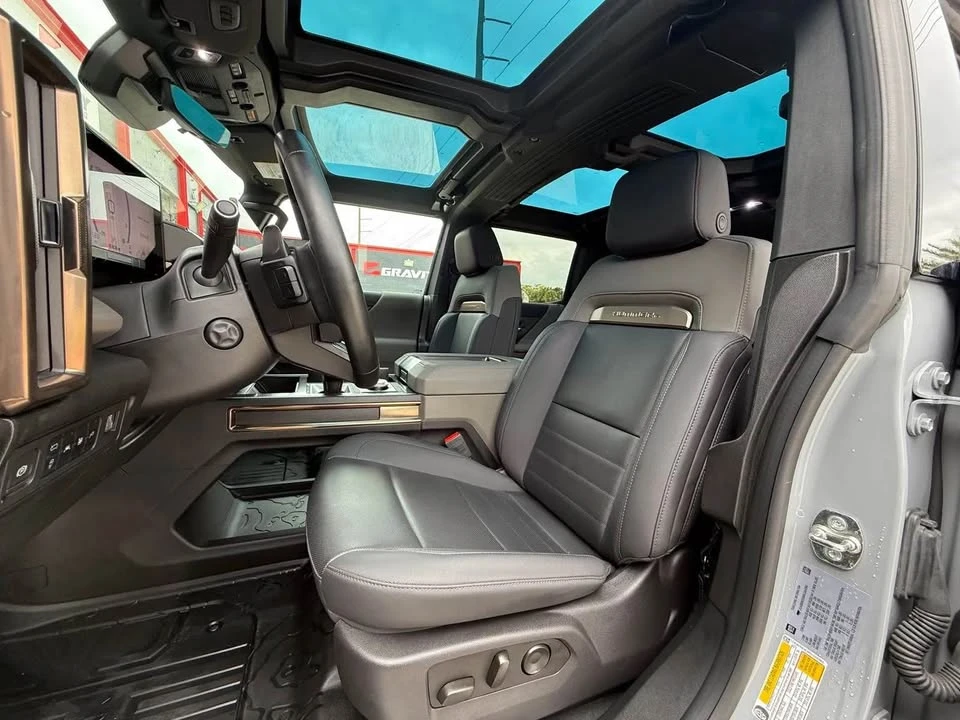 2024 GMC Hummer EV - Image 6 of 10