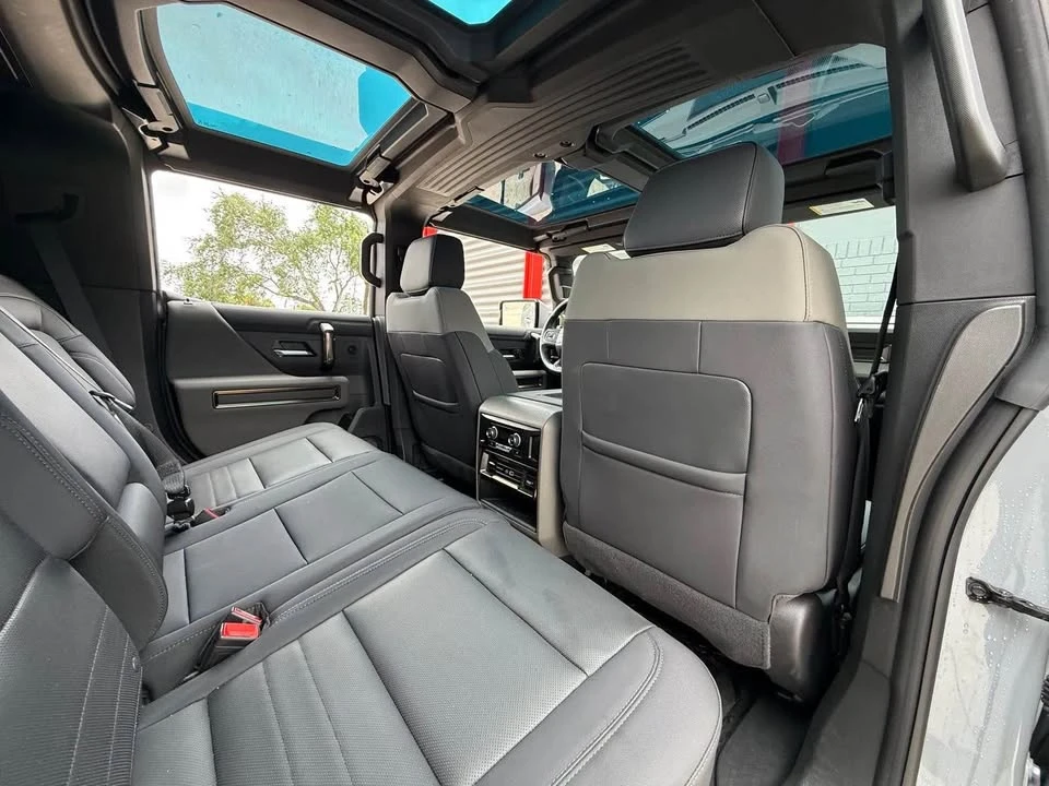 2024 GMC Hummer EV - Image 9 of 10