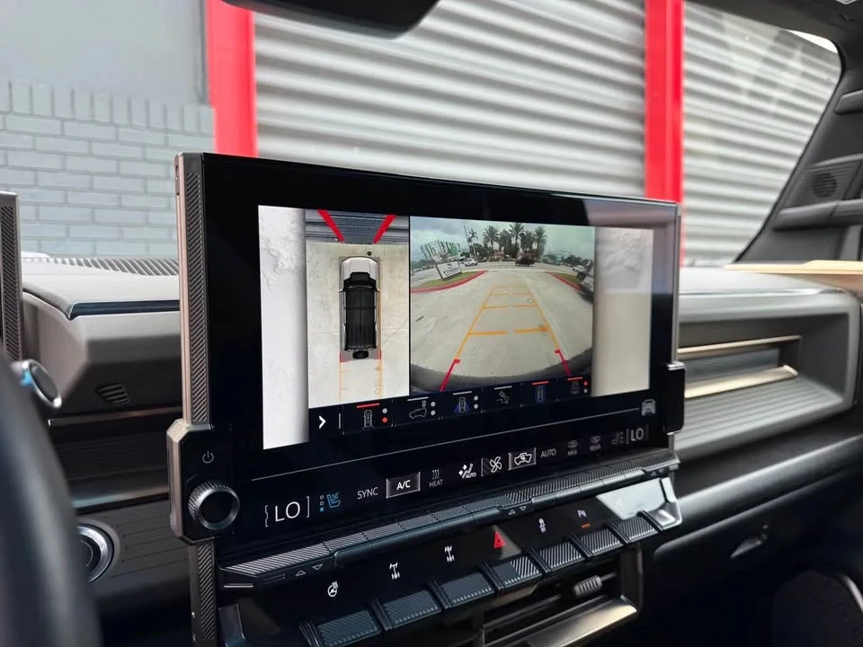 2024 GMC Hummer EV - Image 8 of 10