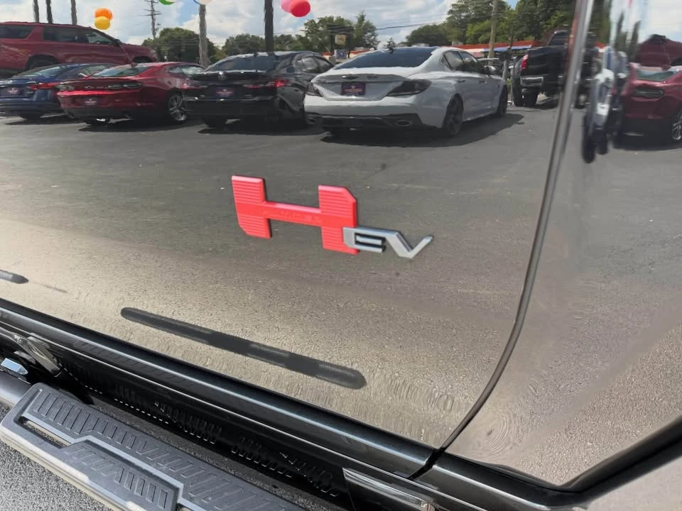 2024 GMC Hummer EV - Image 16 of 17