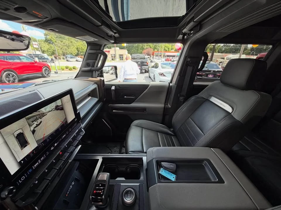 2024 GMC Hummer EV - Image 9 of 17
