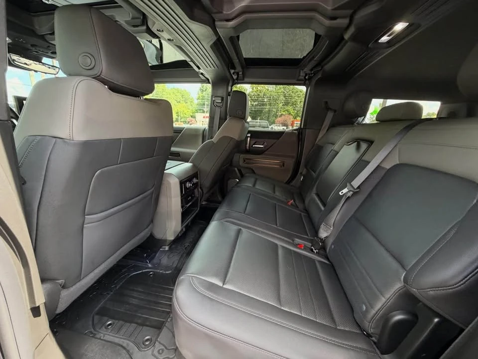 2024 GMC Hummer EV - Image 10 of 17