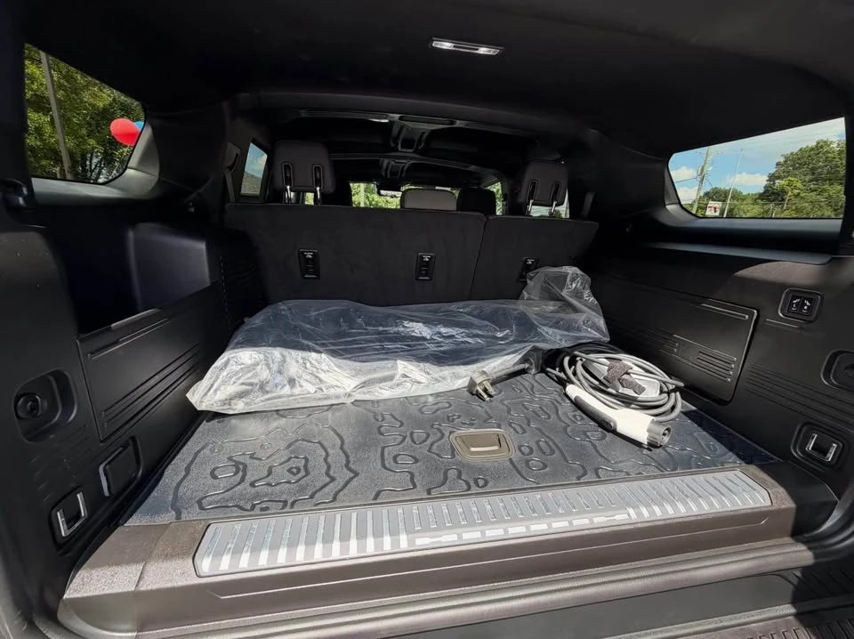 2024 GMC Hummer EV - Image 15 of 17