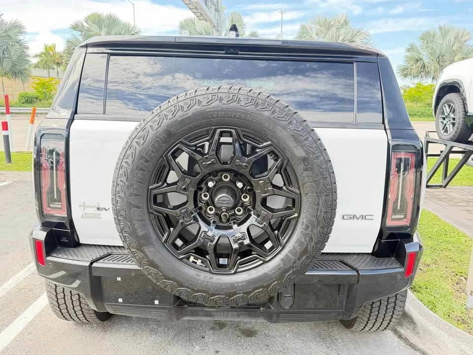 2024 GMC Hummer EV - Image 6 of 7