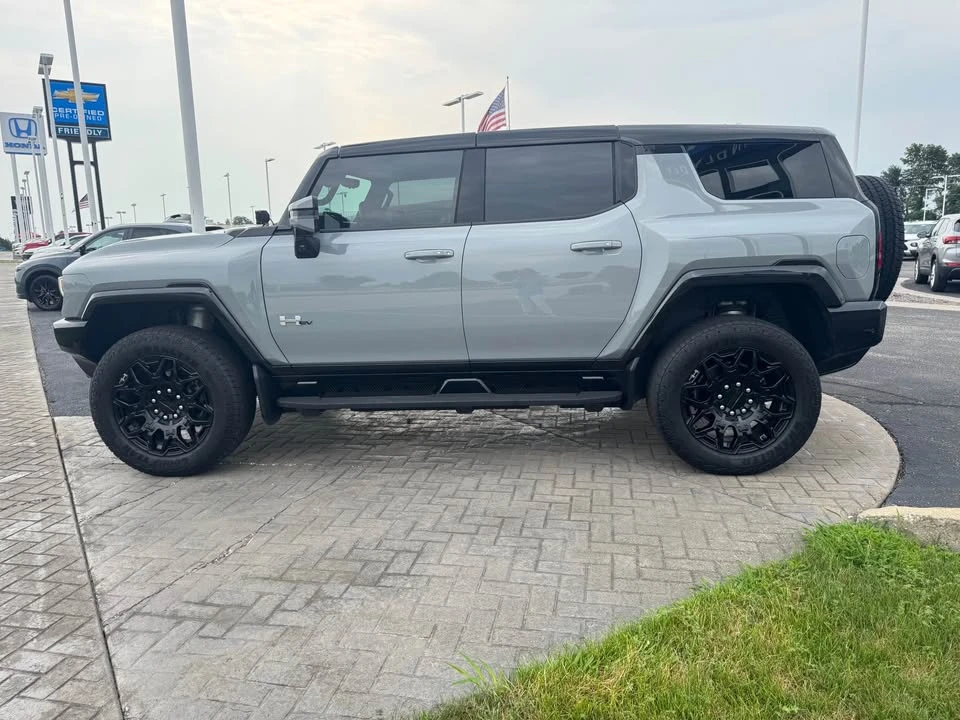 2024 GMC Hummer EV - Image 2 of 5