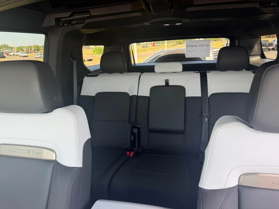 2024 GMC Hummer EV - Image 10 of 12