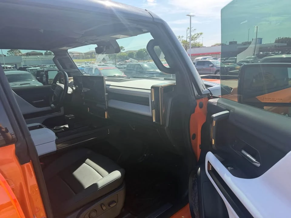 2024 GMC Hummer EV - Image 8 of 12