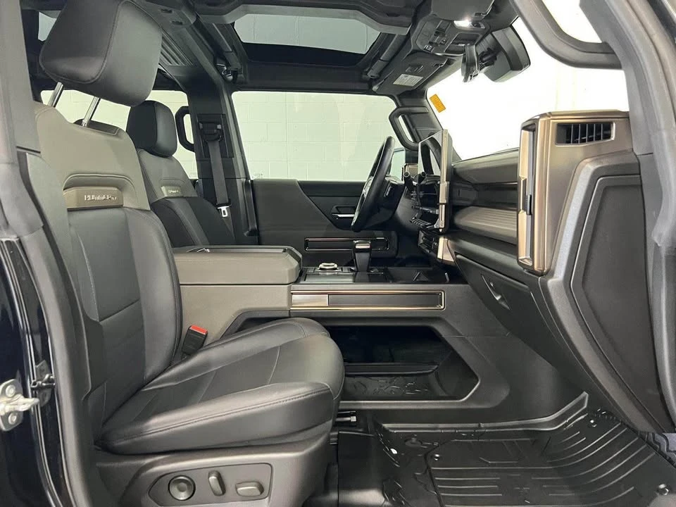2024 GMC Hummer EV - Image 8 of 9