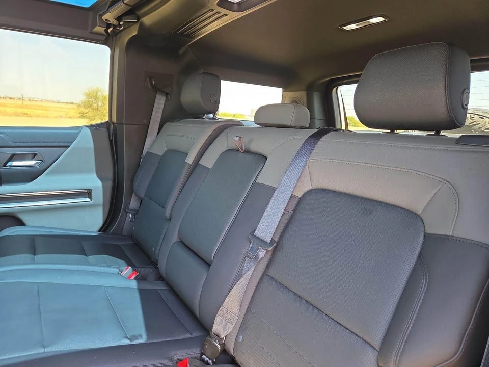2024 GMC Hummer EV - Image 11 of 20