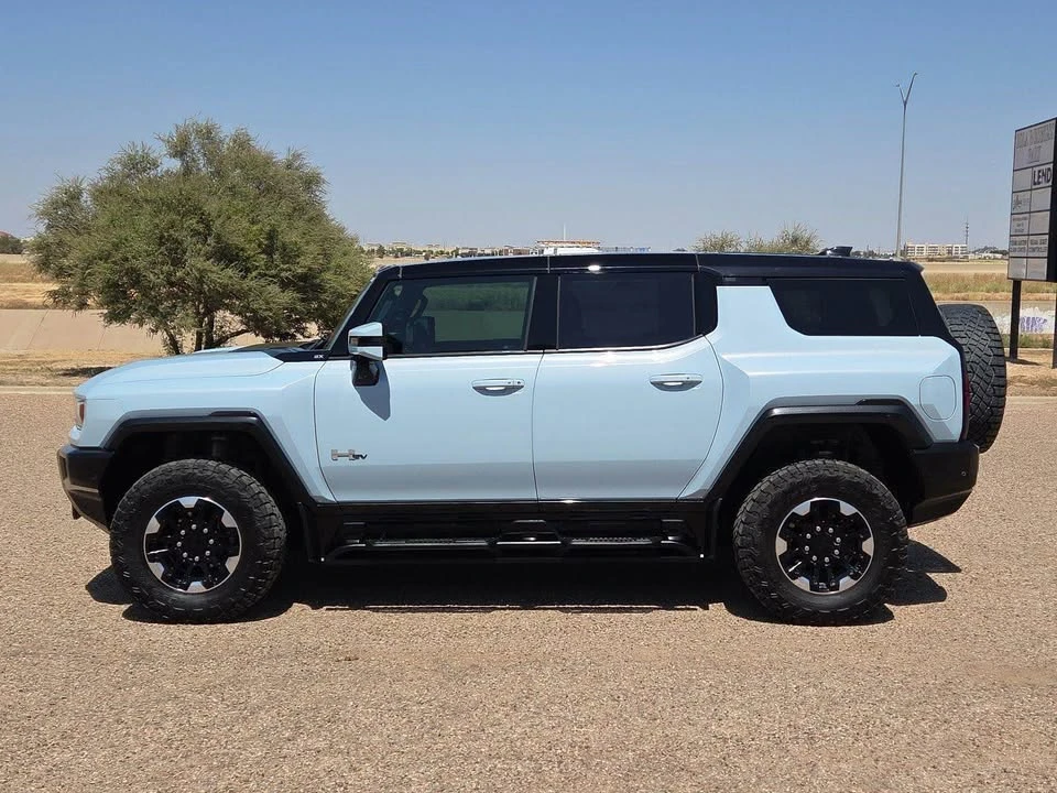 2024 GMC Hummer EV - Image 10 of 20