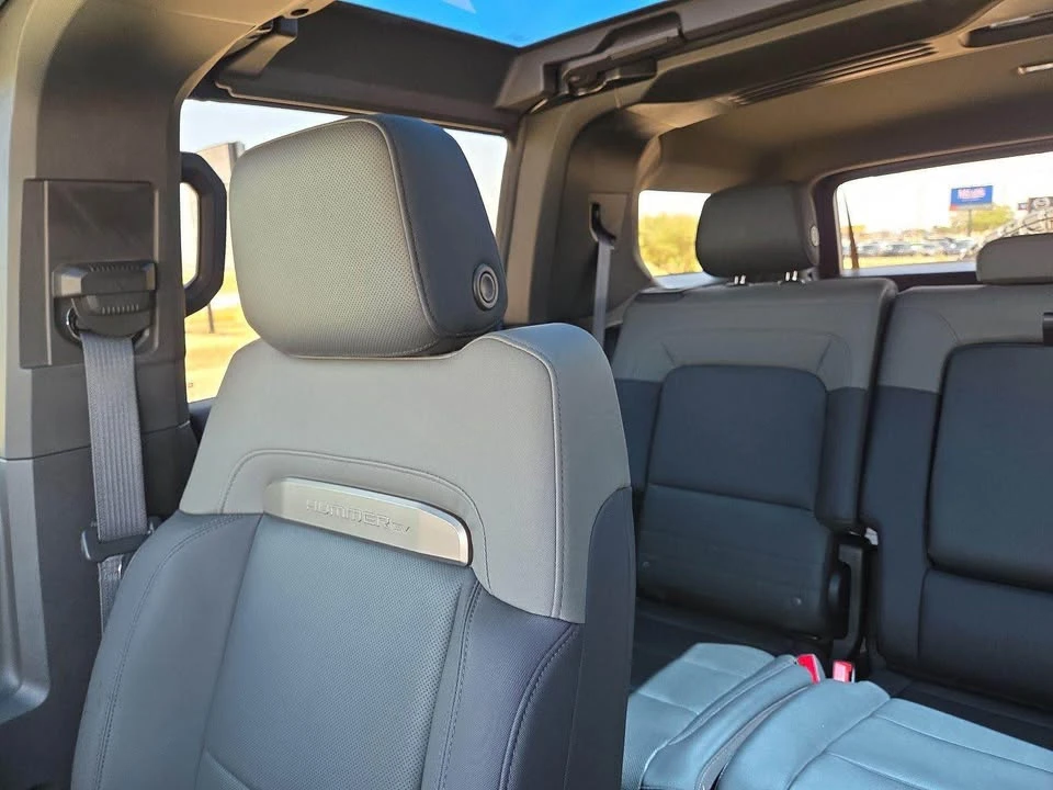 2024 GMC Hummer EV - Image 14 of 20