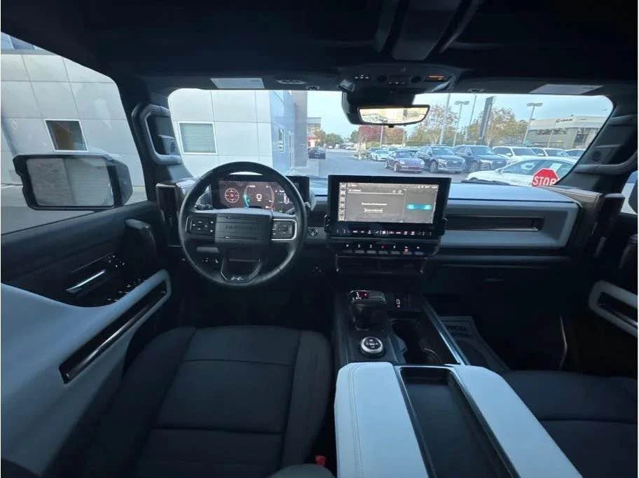 2024 GMC Hummer EV - Image 11 of 18