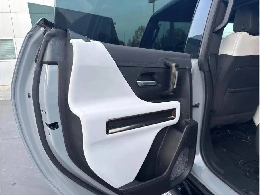 2024 GMC Hummer EV - Image 9 of 18