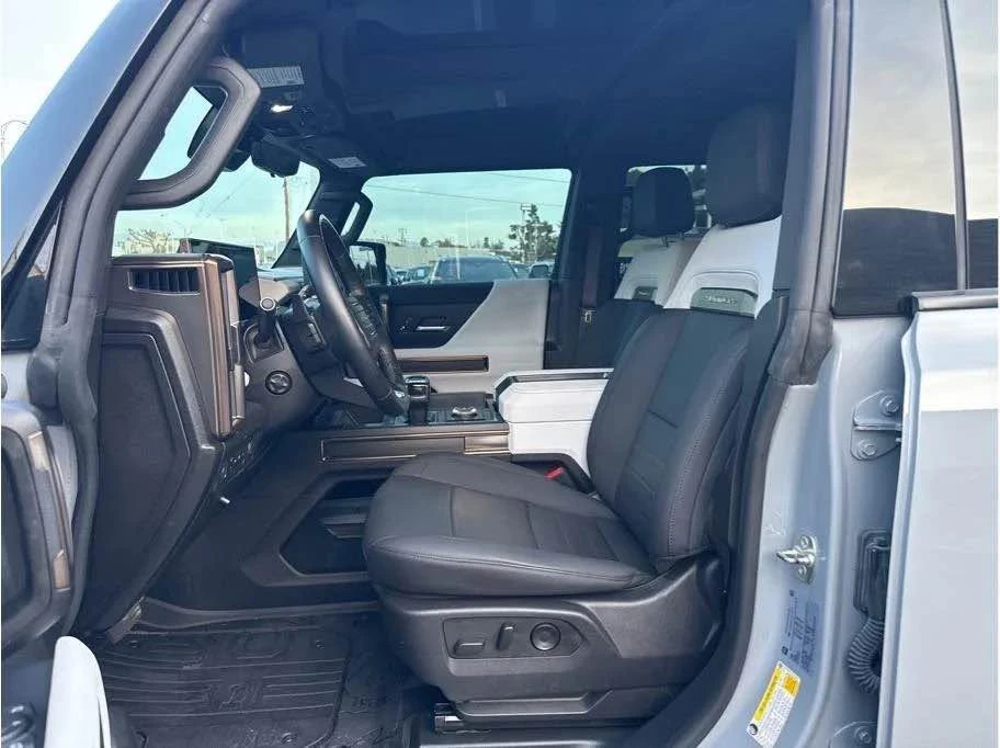 2024 GMC Hummer EV - Image 8 of 18