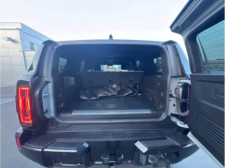 2024 GMC Hummer EV - Image 14 of 18