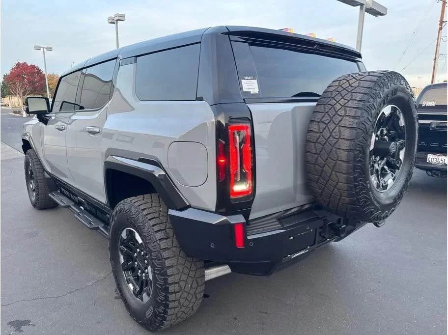 2024 GMC Hummer EV - Image 5 of 18