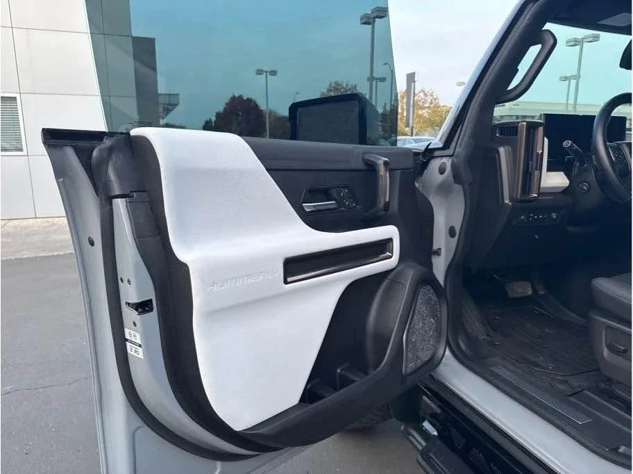 2024 GMC Hummer EV - Image 7 of 18