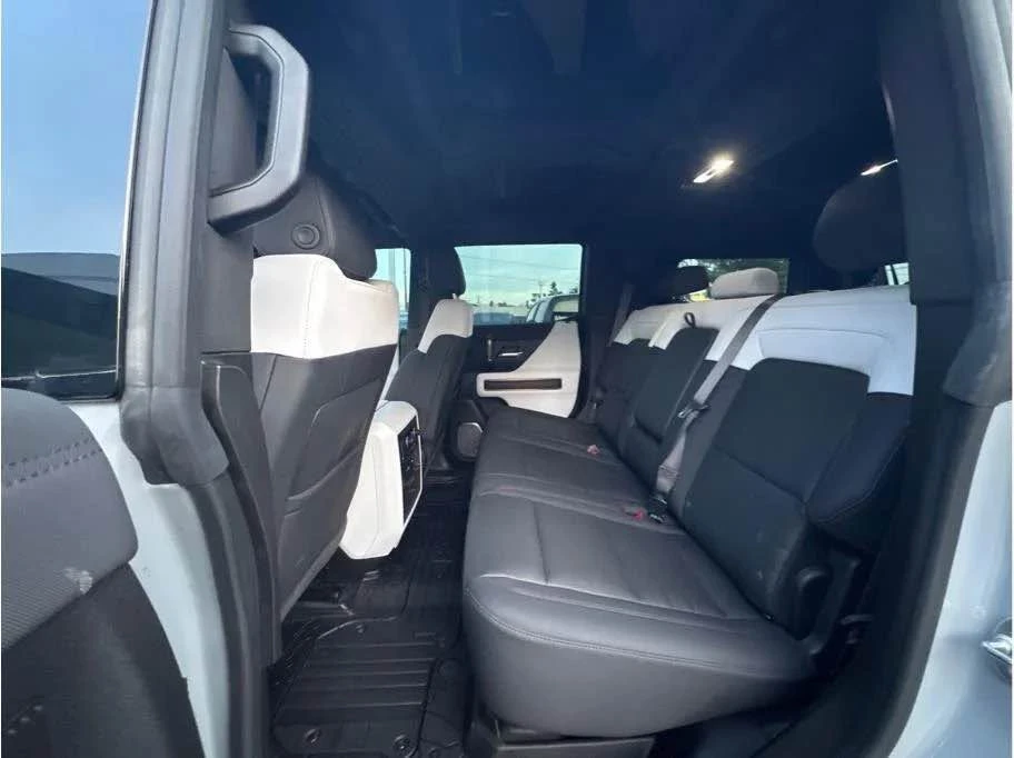 2024 GMC Hummer EV - Image 10 of 18