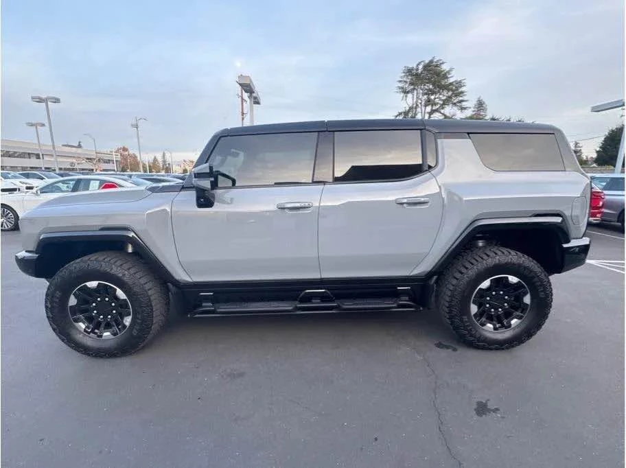 2024 GMC Hummer EV - Image 6 of 18