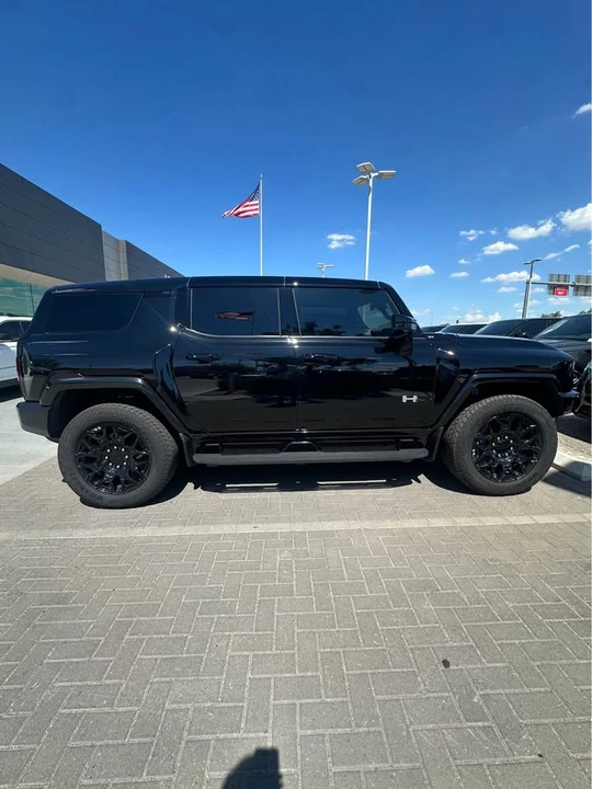 2024 GMC Hummer EV - Image 7 of 8