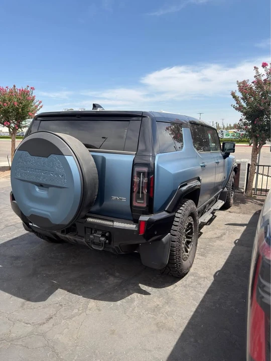 2024 GMC Hummer EV - Image 4 of 7