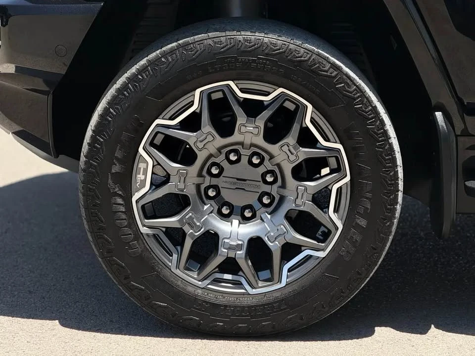 2024 GMC Hummer EV - Image 6 of 17