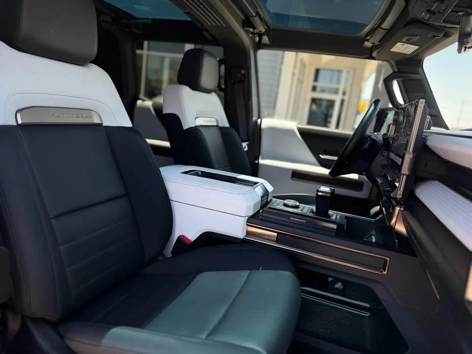 2024 GMC Hummer EV - Image 10 of 17