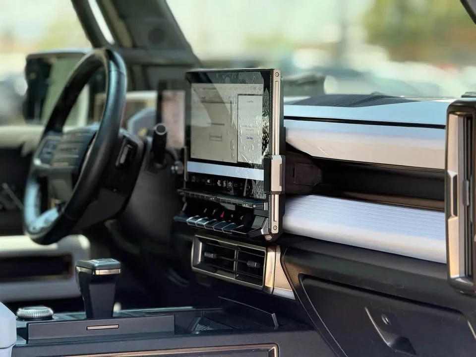 2024 GMC Hummer EV - Image 12 of 17
