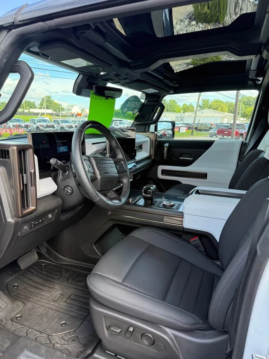 2024 GMC Hummer EV - Image 4 of 8