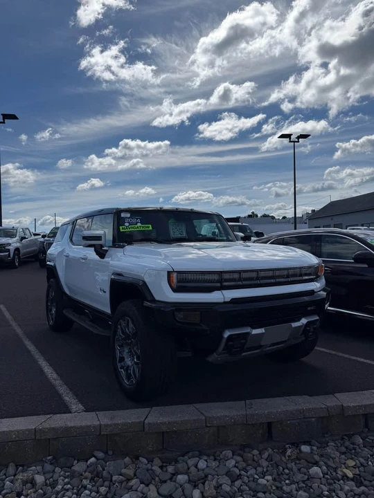 2024 GMC Hummer EV - Image 2 of 8