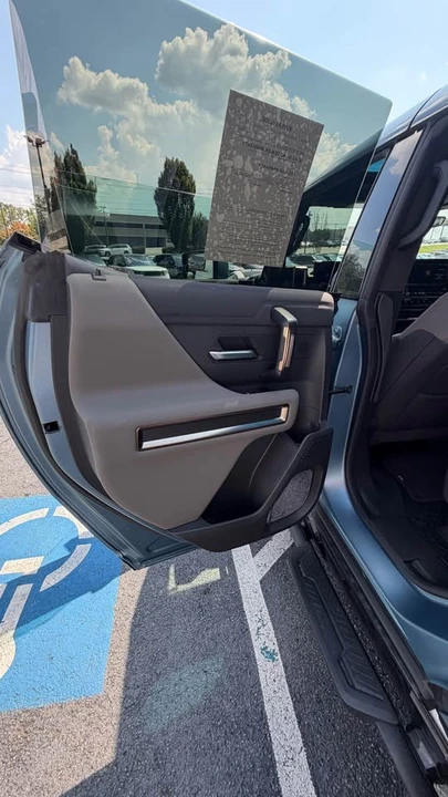 2024 GMC Hummer EV - Image 12 of 16
