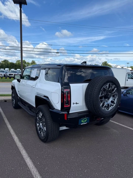 2024 GMC Hummer EV - Image 3 of 8