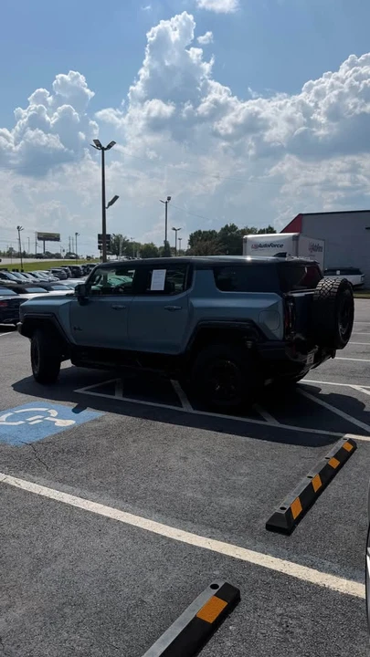 2024 GMC Hummer EV - Image 6 of 16