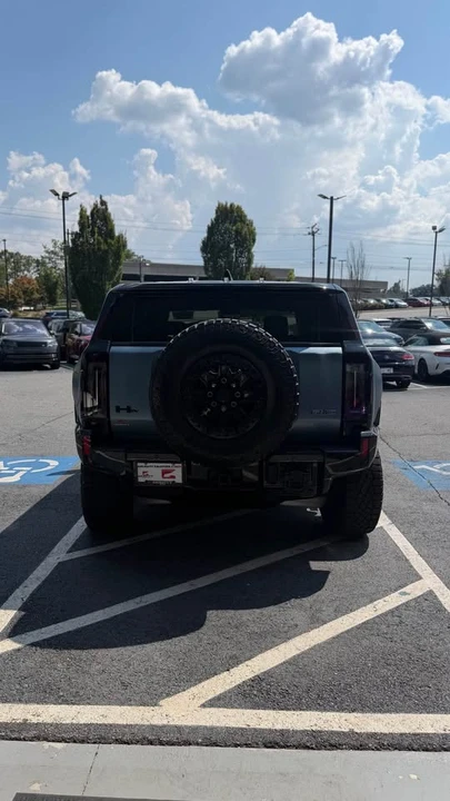 2024 GMC Hummer EV - Image 5 of 16