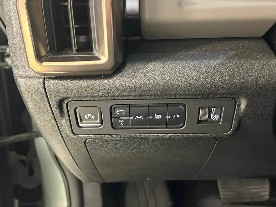 2024 GMC Hummer EV - Image 11 of 16