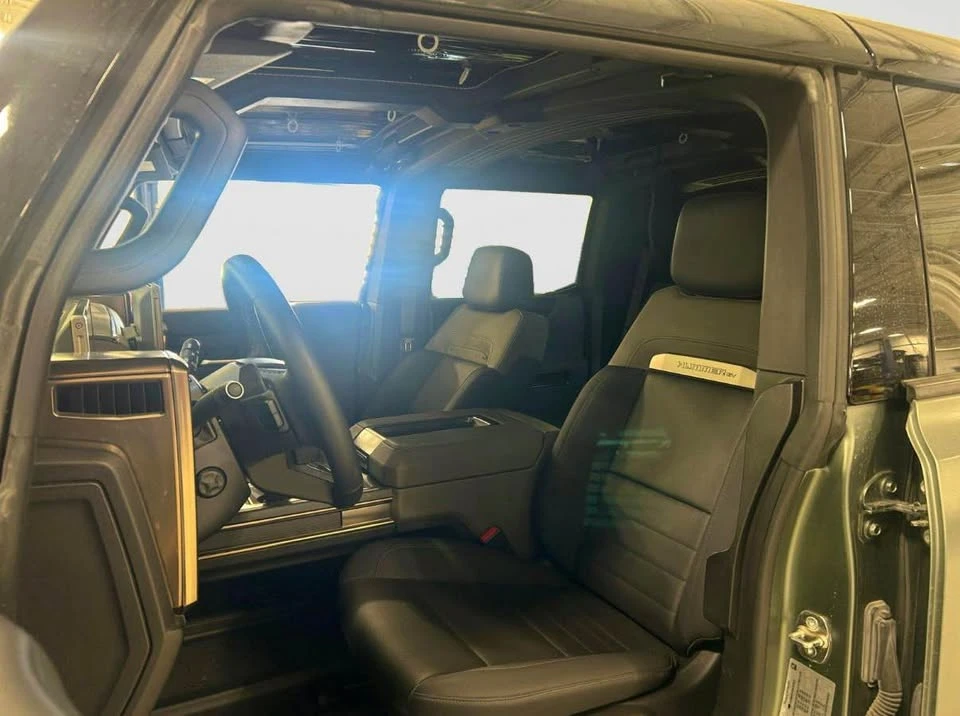 2024 GMC Hummer EV - Image 7 of 10