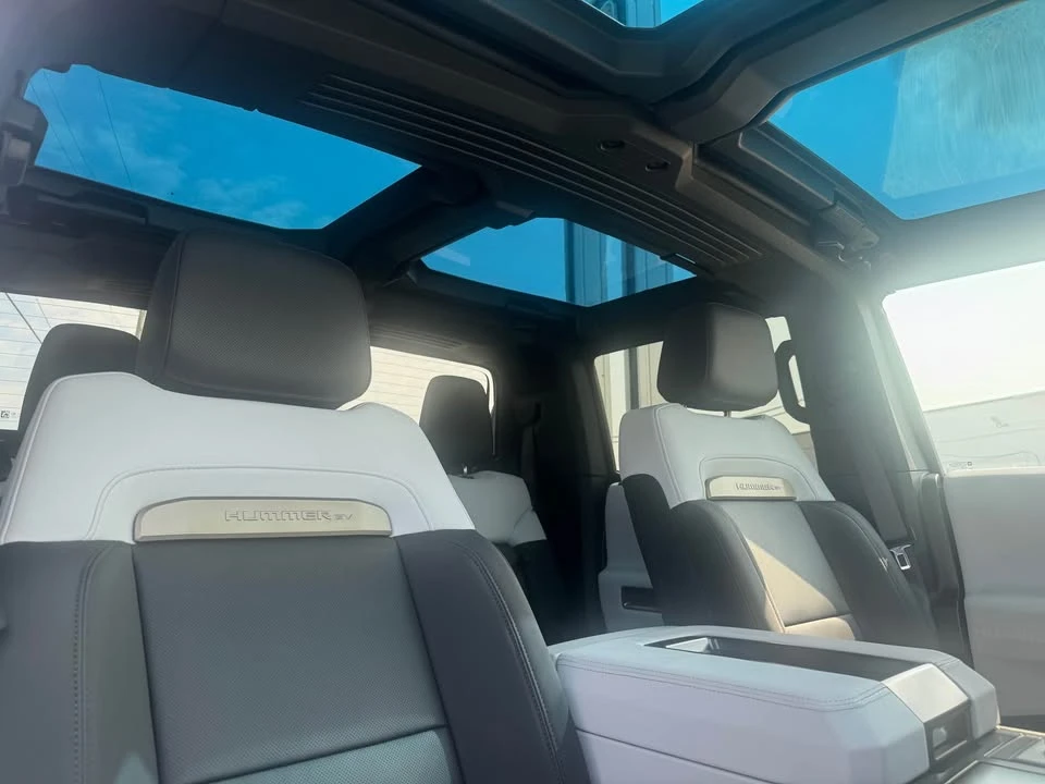 2024 GMC Hummer EV - Image 11 of 17