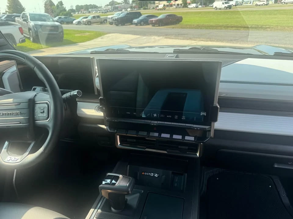 2024 GMC Hummer EV - Image 9 of 17