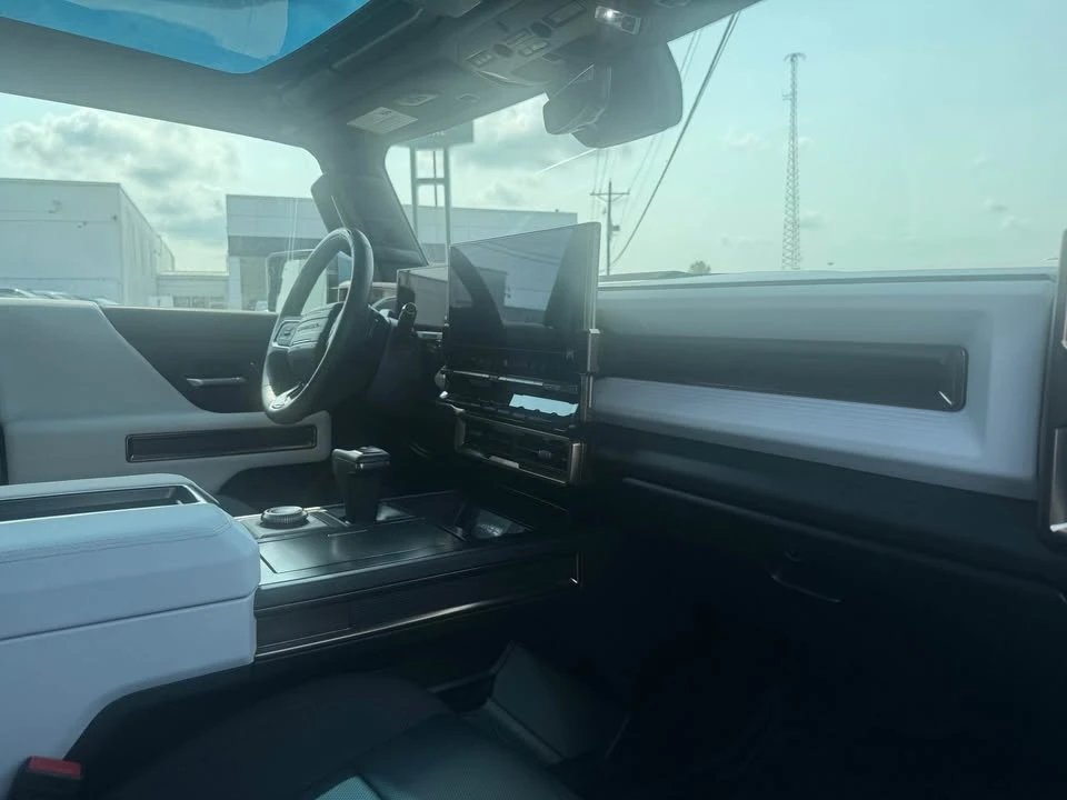 2024 GMC Hummer EV - Image 8 of 17