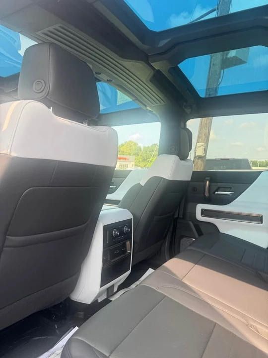 2024 GMC Hummer EV - Image 17 of 17