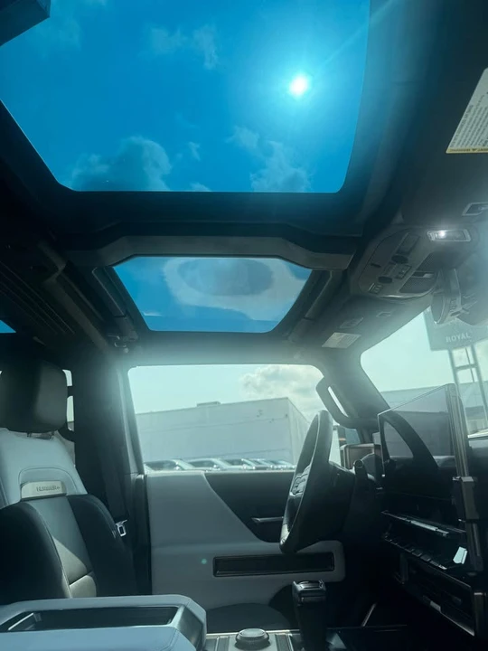 2024 GMC Hummer EV - Image 7 of 17