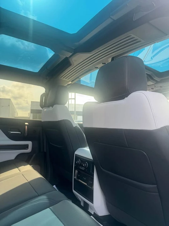 2024 GMC Hummer EV - Image 12 of 17