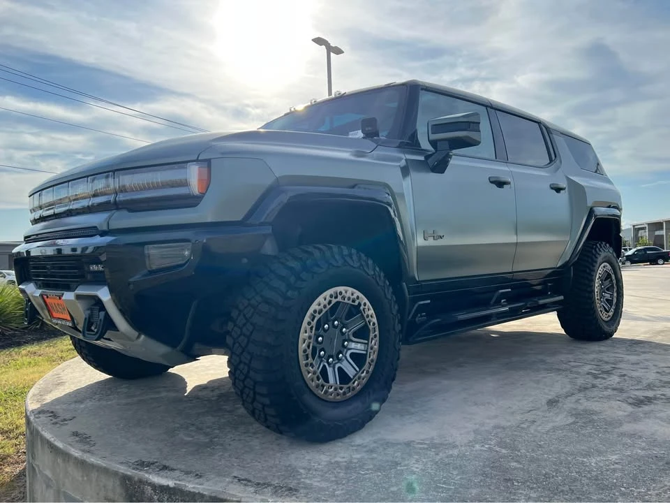 2024 GMC Hummer EV - Image 2 of 6