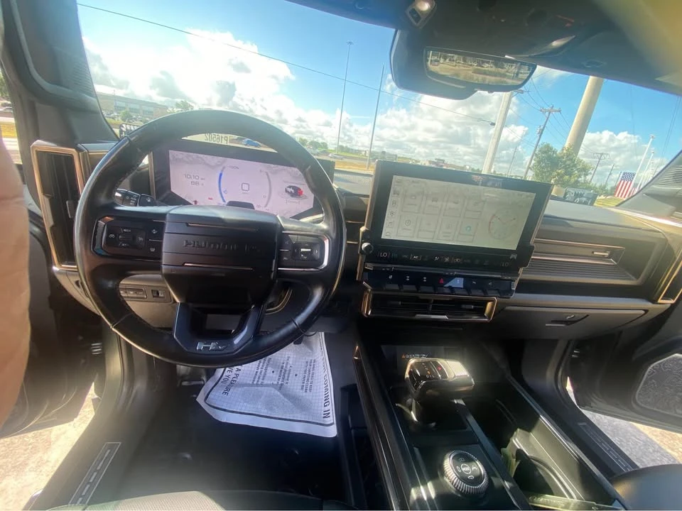 2024 GMC Hummer EV - Image 9 of 11