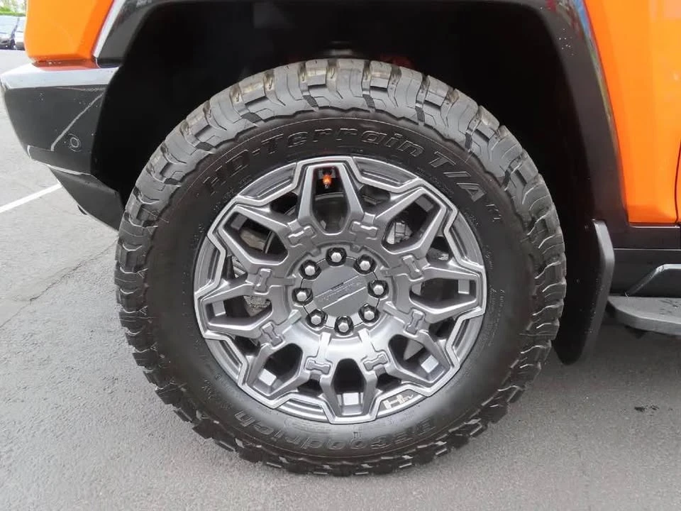 2024 GMC Hummer EV - Image 7 of 16