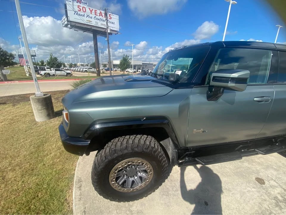 2024 GMC Hummer EV - Image 8 of 11