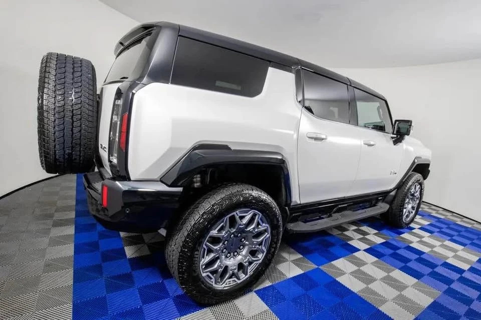 2024 GMC Hummer EV - Image 4 of 8