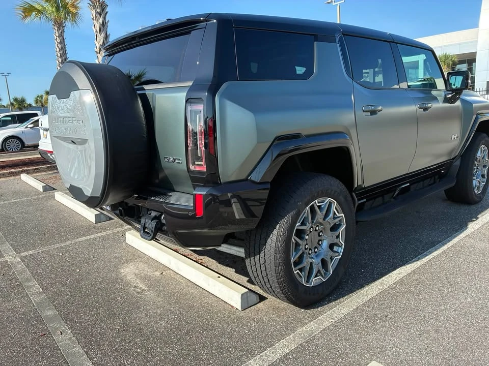 2024 GMC Hummer EV - Image 6 of 12